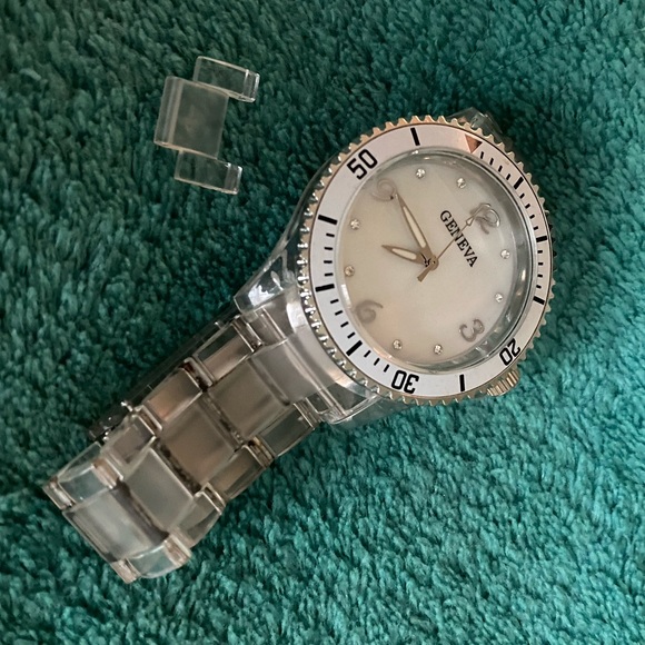 Clear watch - Picture 2 of 4